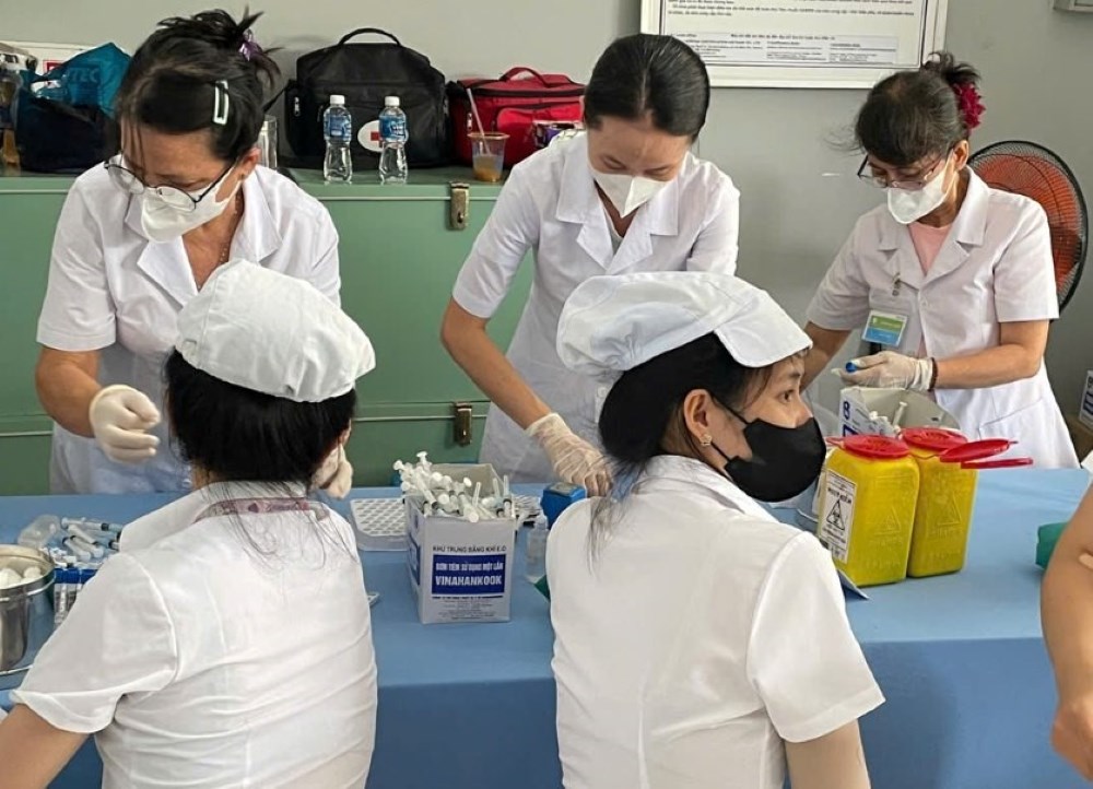 Cong doan co so Cong ty TNHH May Thuan Tien to chuc kham suc khoe dinh ki cho toan bo nguoi lao dong. Anh: Pham Duy