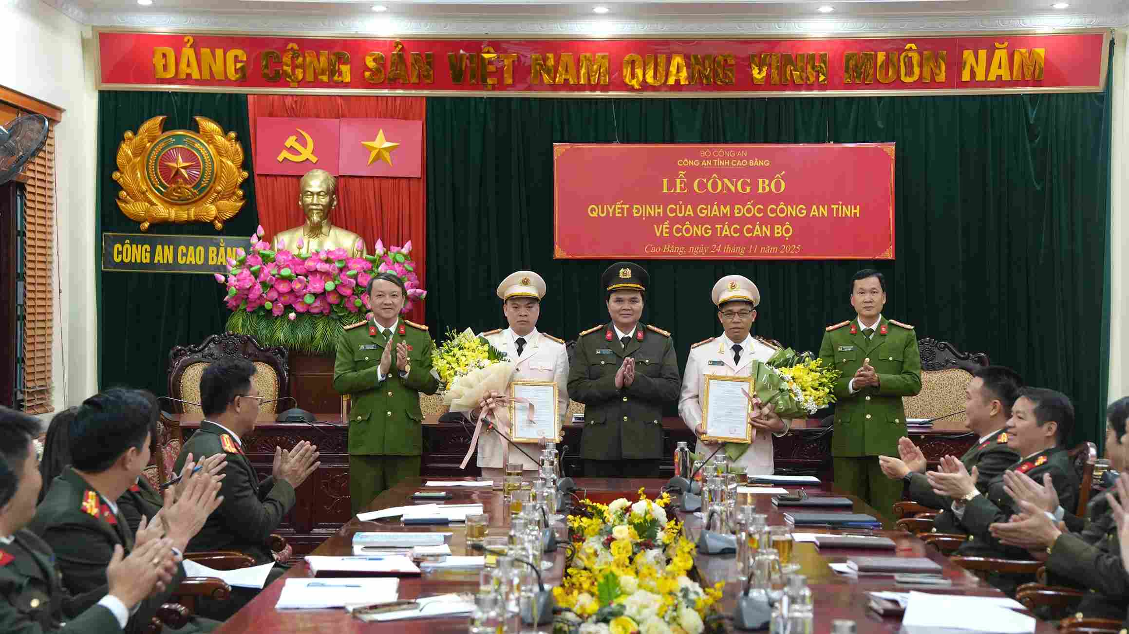 Cao Bang성 공안은 최근 여러 지도자 직책을 이동 및 임명했습니다. 사진: Cao Bang성 공안