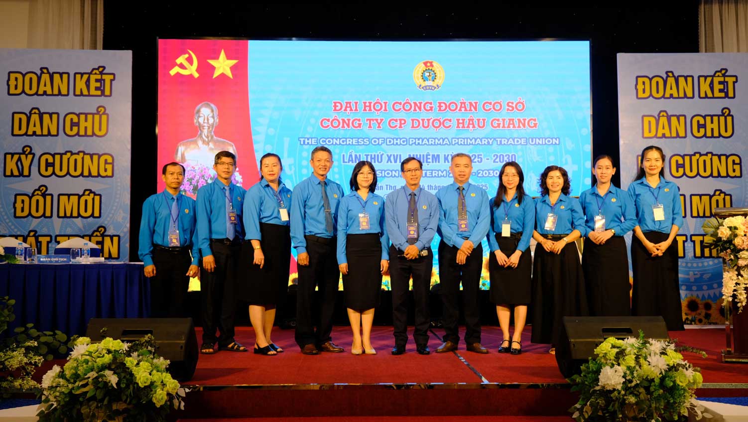 Ban Chap hanh khoa moi ra mat dai hoi. Anh: My Ly