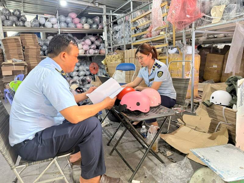 Ho Chi Minh City Market Management has inspected a warehouse in Binh Tan ward. Photo: Ho Chi Minh City Market Management Department