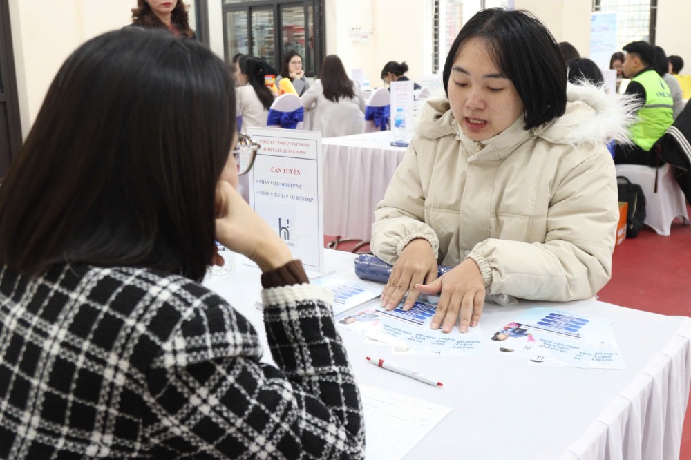 Suot 5 nam, ti trong lao dông o hai bâc dao tao cao dang va trung cap tai Ha Noi gan như không thay doi, chi dao dông quanh moc 6%. Anh: Quynh Chi