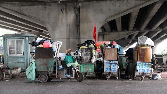 Vanh dai 3橋の地下、Lang通り、Nguyen Xien通りなどのゴミ集積場は、悪夢になりつつあります。写真:My Linh