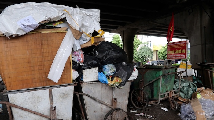 Diem tap ket rac tu phat tren duong Nguyen Xien. Anh: My Linh