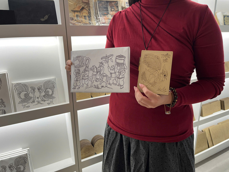 hung hinh anh von vo cung quen thuoc trong di san van hoa Viet Nam duoc tai hien mau sac ruc ro va moi la, phu hop hon voi thi yeu gioi tre. Ảnh: Tuong Vy