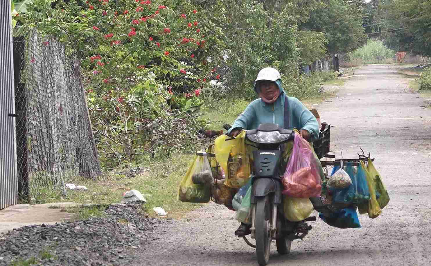 Doi song cua mot bo phan nguoi dan trong xa con nhieu kho khan. Anh: Bao Lam