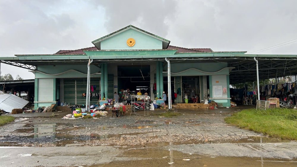 Cho Hoa Thinh (tinh Dak Lak) - noi co hang chuc ki-ot bi ngap. Anh: Thuan Ha