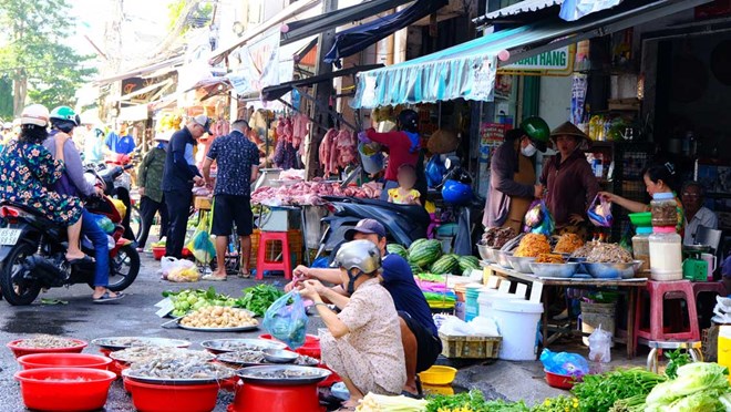 Can Tho City People's Committee has just issued a Decision to complete the City's interdisciplinary Steering Committee for Food Safety. Photo: Han Nghien