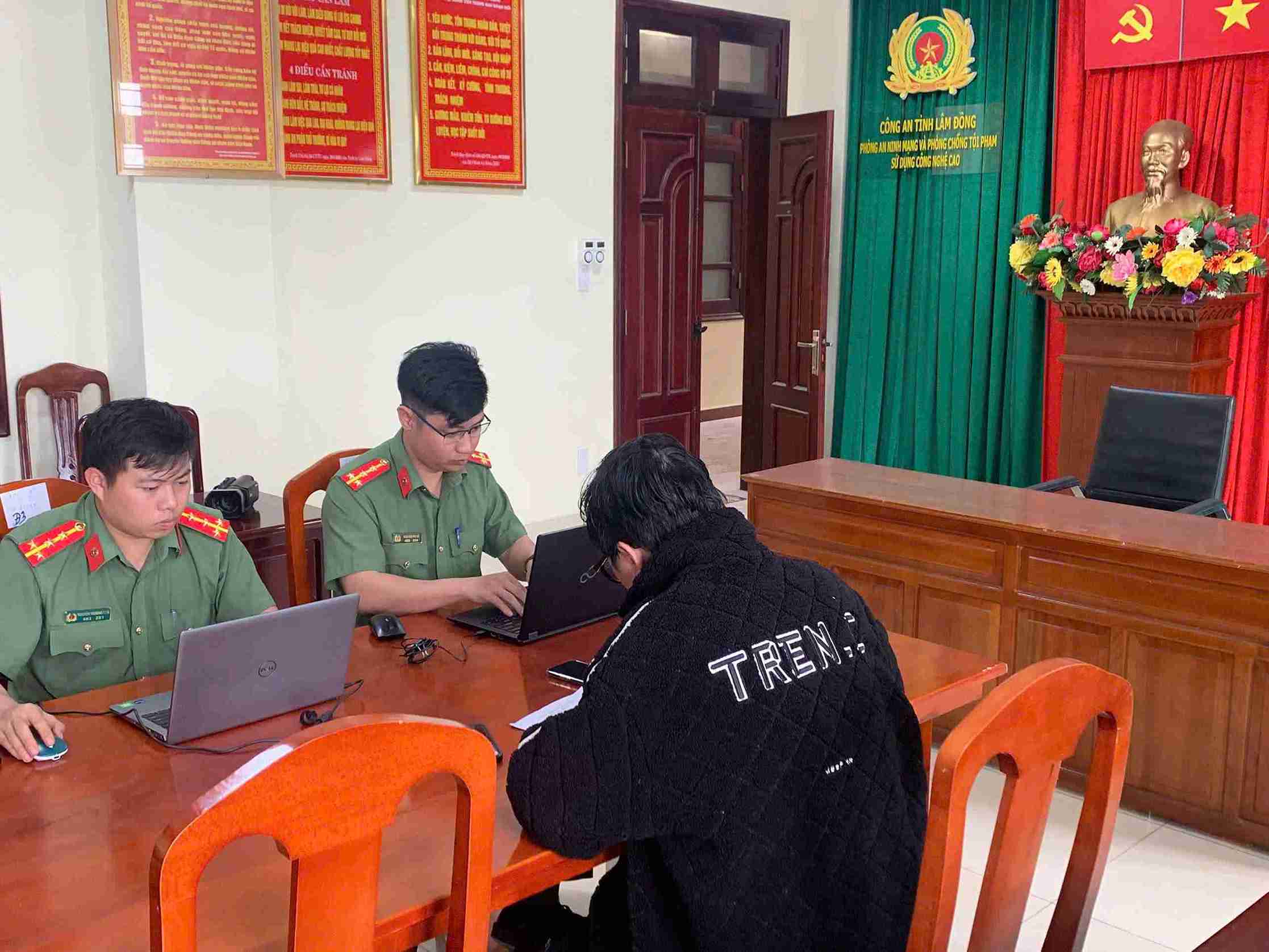 Công an tỉnh Lâm Đồng xử lý nhiều trường hợp đăng tải thông tin sai sự thật liên quan đến mưa lũ. Ảnh: Công an cung cấp