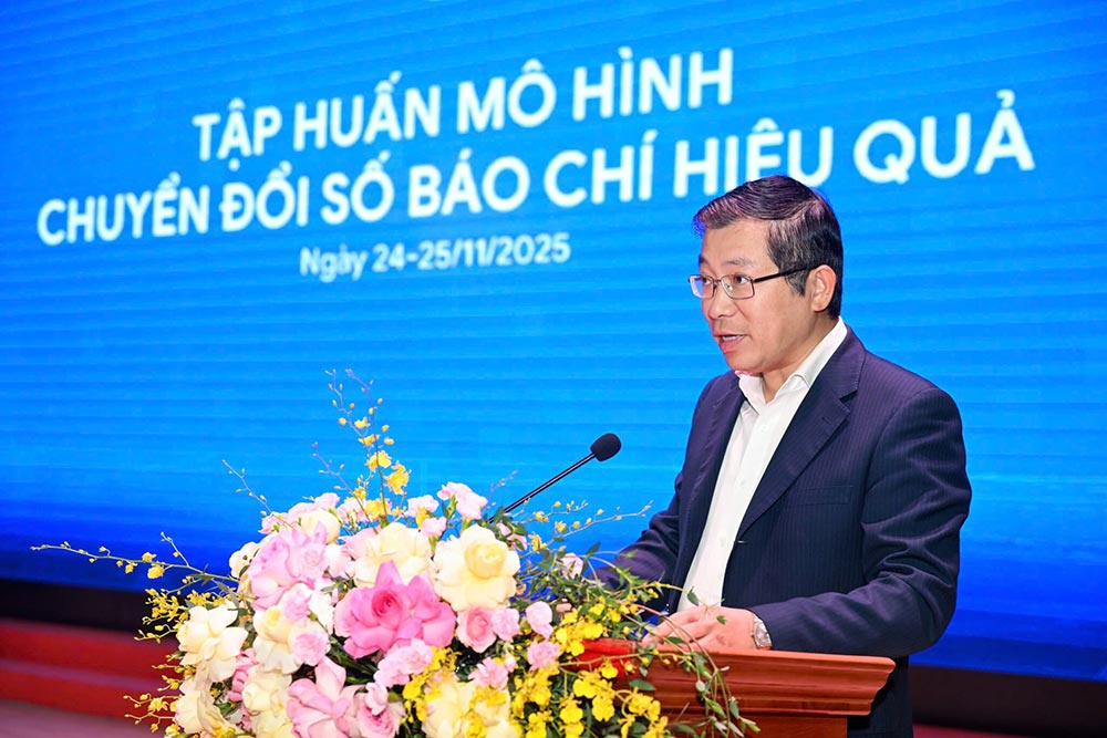 Ong Luu Dinh Phuc – Cuc truong Cuc Bao chi phat bieu khai mac Khoa tap huan. Anh: PTIT  