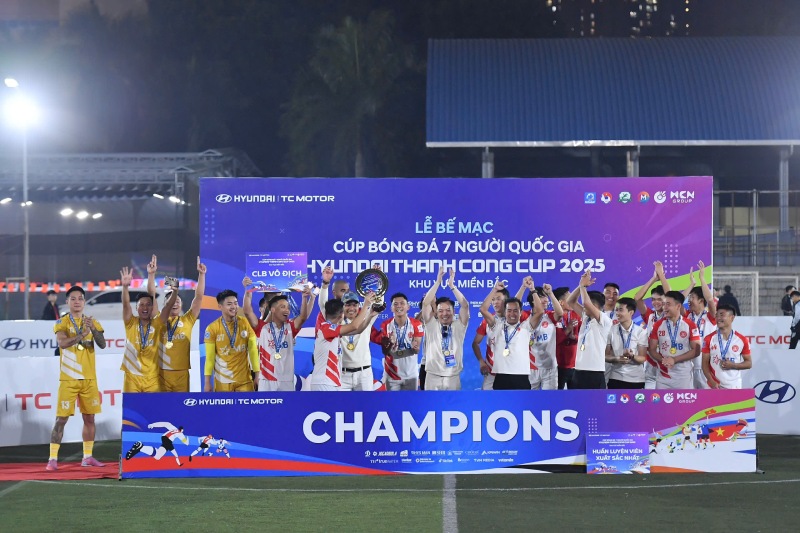 Thien Khoi FC vo dich Cup bong da 7 nguoi Quoc gia - khu vuc mien Bac. Anh: Minh Hieu