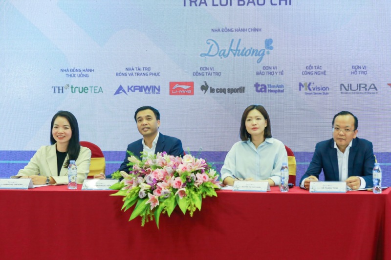 Ban to chuc giai dap ve luat thi dau, gia tri tien thuong, noi dung thi dau... Anh: VTV