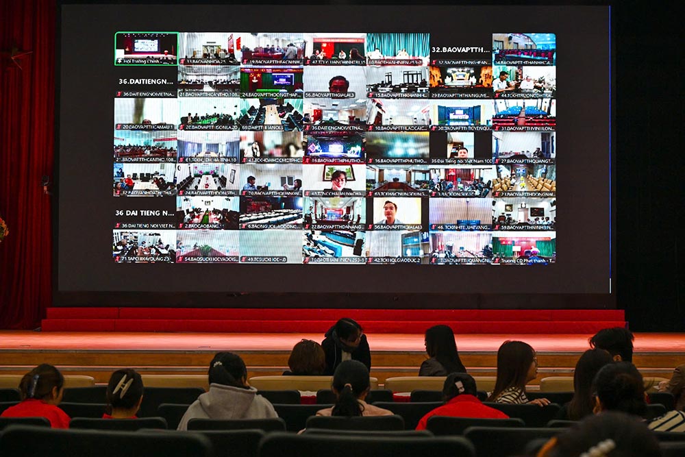 The 2,000- apprentice training course delves into cross-platform thinking and AI application in journalism. Photo: Minh Son