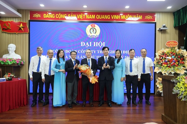 ハノイ電力試験会社での労働組合総会は成功裏に開催されました。写真:ヴァン・アイン