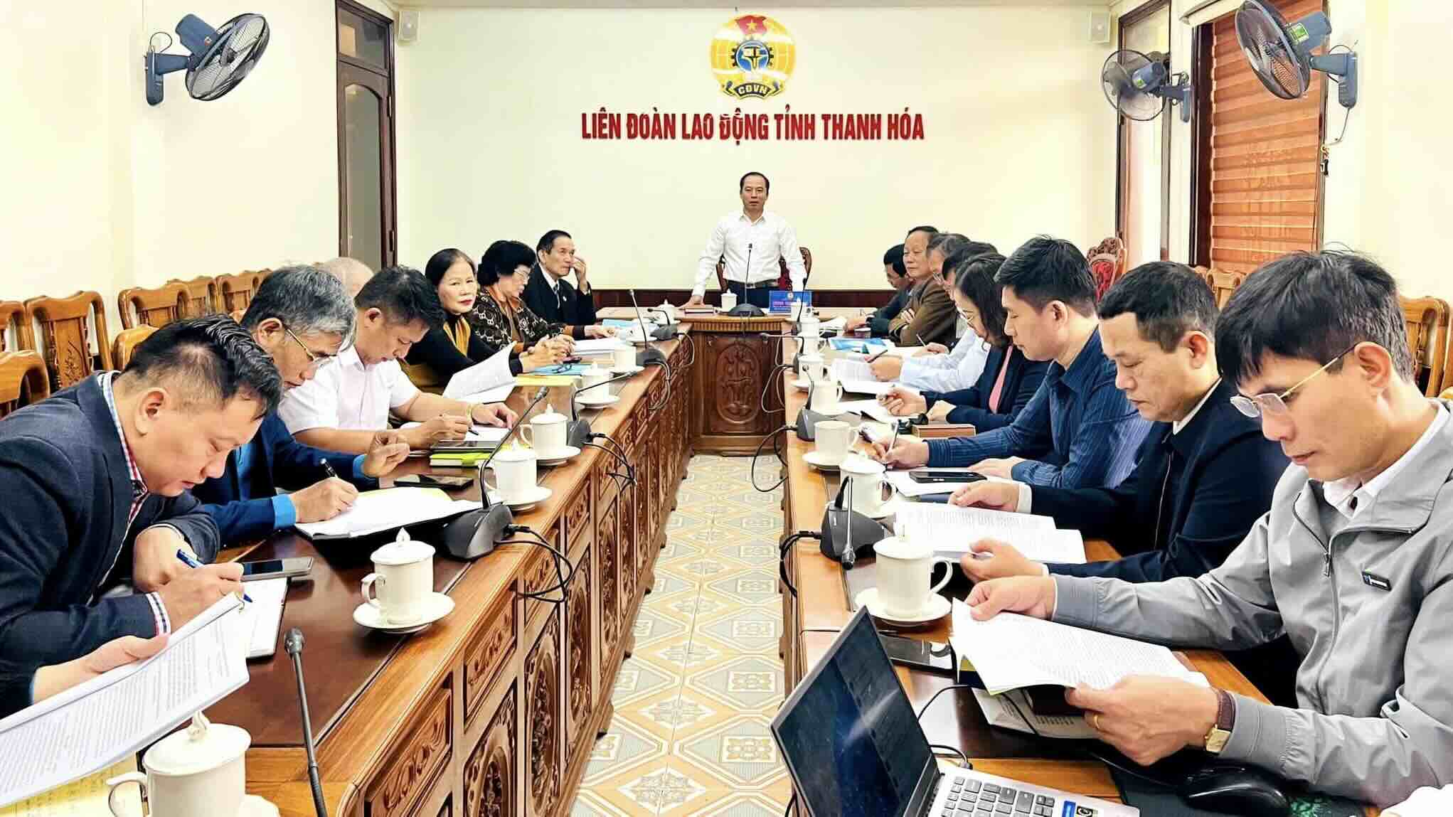 会議では、第21回地方労働組合大会に提出する政治報告書草案を完成させるために、さまざまな時期を通じて地方労働総同盟の元指導者らから意見を求めた。タインホア労働組合