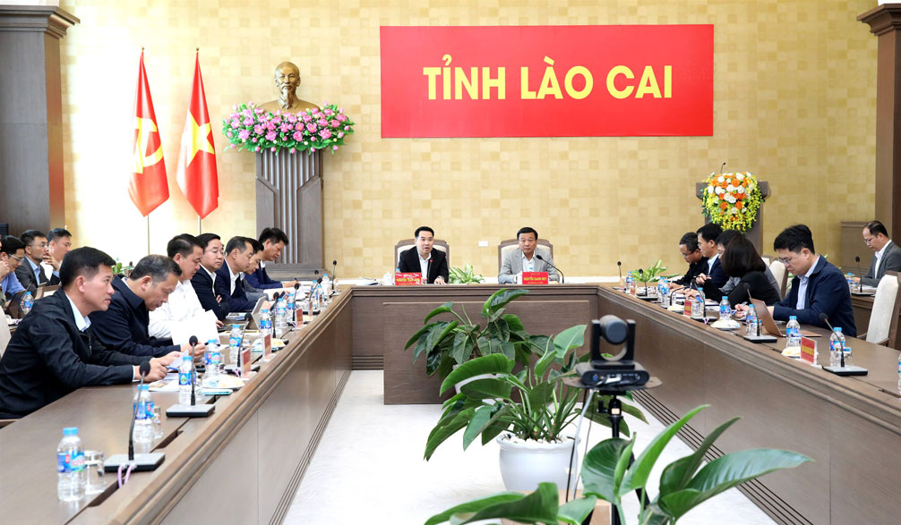 Toan canh buoi lam viec  