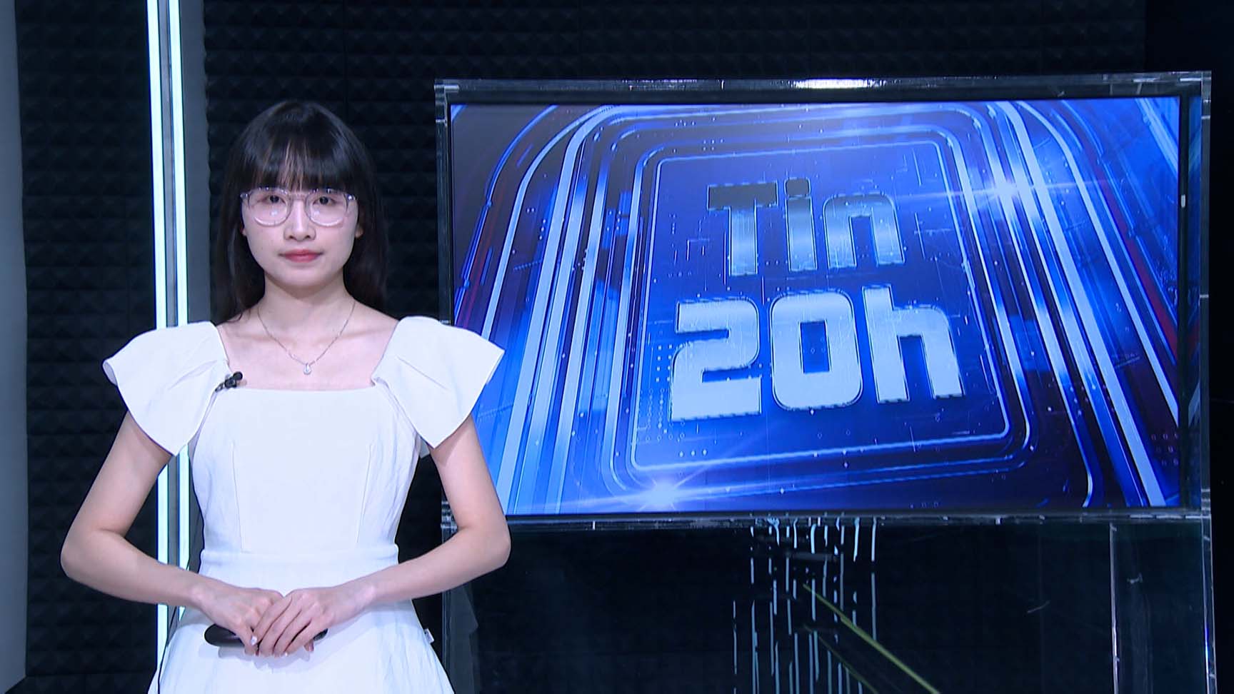 Noticias de las 20h: Personas reciben un apoyo de 20 millones de VND al prohibir las motocicletas de gasolina en la Carretera Nacional 1