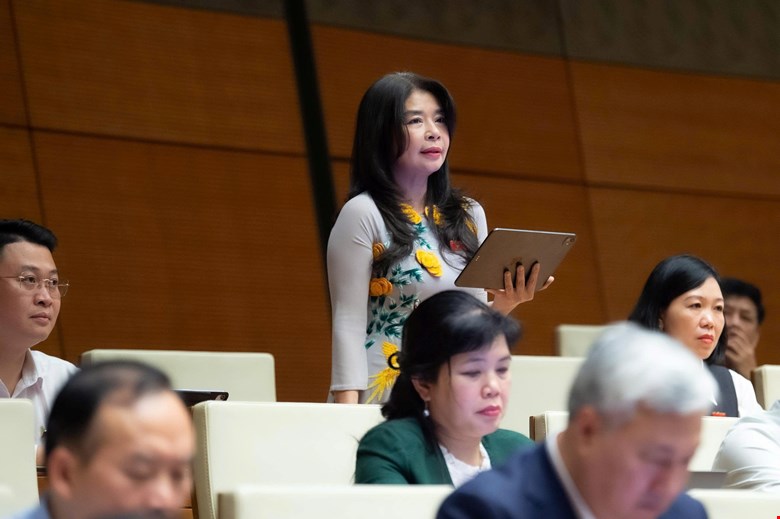 Dai bieu Le Thu Ha phat bieu. Anh: Quochoi.vn