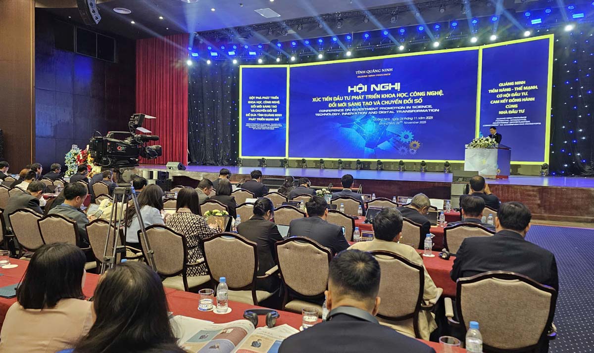 Quang canh hoi nghi. Anh: Doan Hung