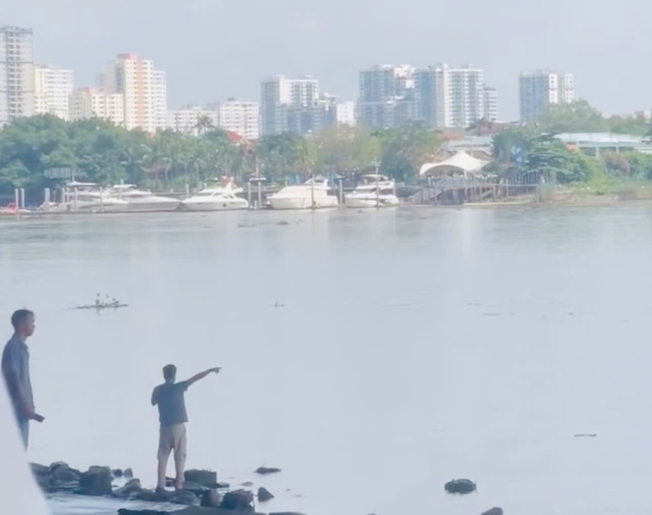 The authorities are searching for the young man who jumped into the Saigon River. Photo: Dong Hoang