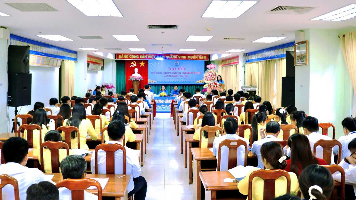 Quang canh dai hoi. Anh: Phuong Thao