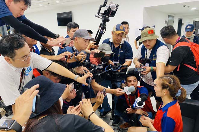 スポーツイベントで取材に来たジャーナリスト、記者。写真:ホアイ・ベト