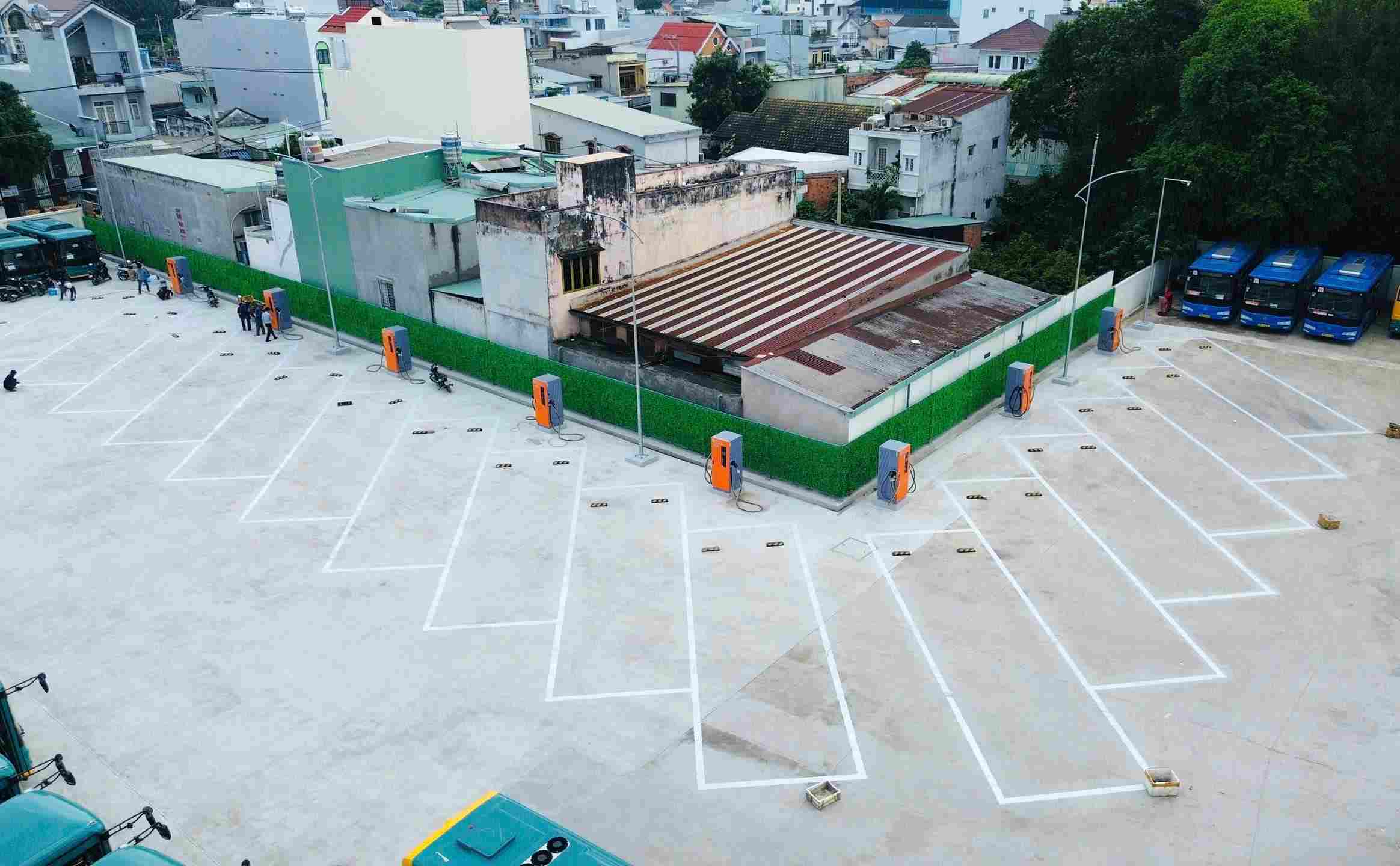 He thong tram sac xe buyt dien do doanh nghiep dau tu o TPHCM. Anh: Minh Quan