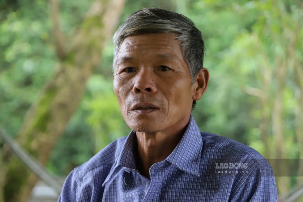 Ong Tran Dinh Phuoc (nguoi dan thon Phu Gia, xa Chan May – Lang Co) cho rang, ong song o gan day tu nhung nam 90, hon 30 nam roi nhung truoc nay khu vuc nay chua tung xay ra sat lo. Tu khi khu nghia trang thi cong, gap mua bao nen moi xay ra tinh trang sat lo lan xuong nghia dia ben duoi va khu vuc dam. “Ve lau dai chac chan can phai gia co. Mot la phai xay ke, hai la co bien phap nao do phu hop, vi mai taluy hien nay rat doc, nuoc tu tren cao do xuong lau ngay se gay xoi mon va tiep tuc sat lo.” – ong Phuoc noi.