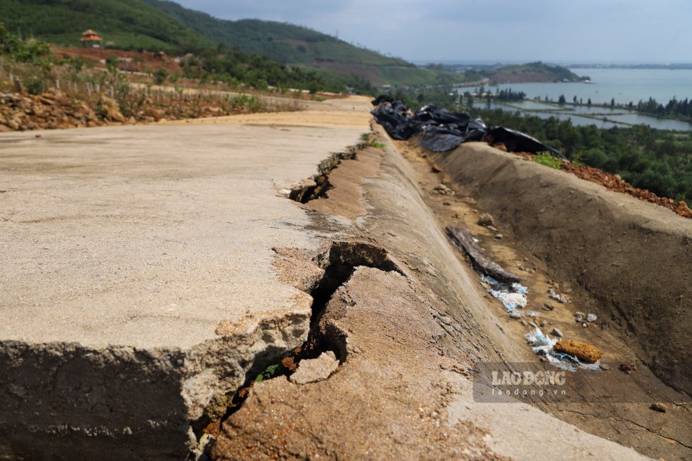 Nhieu tuyen duong noi bo xuat hien vet nut dai, du cong trinh chua duoc ban giao hoan chinh.
