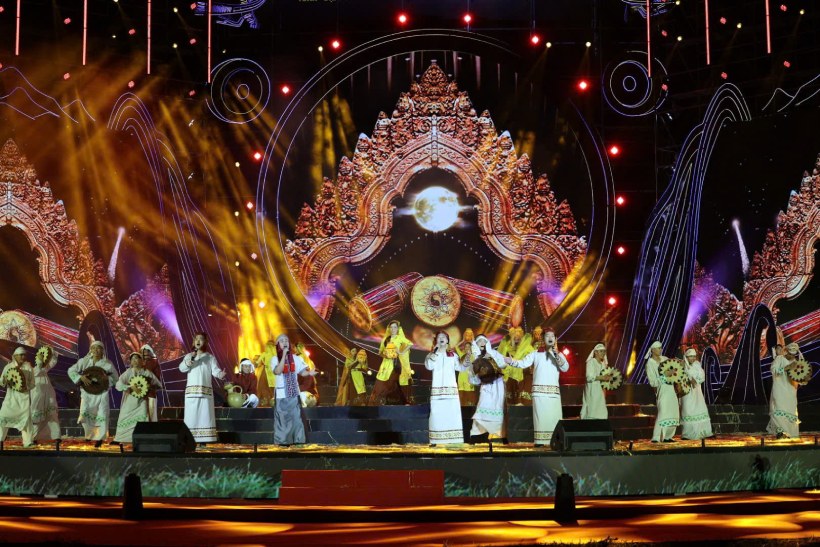  Le khai mac tuan “Dai doan ket cac dan toc- Di san van hoa Viet Nam” nam 2025. Anh: Le Phu - Tran Huan