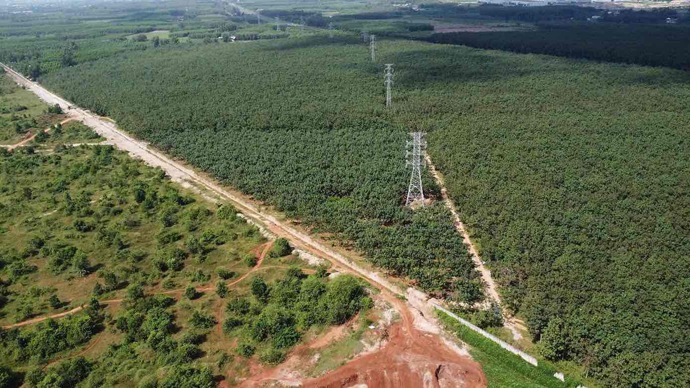 Duong day dau noi cong trinh lap may 2 tram bien ap 110kV san bay Long Thanh. Anh: HAC