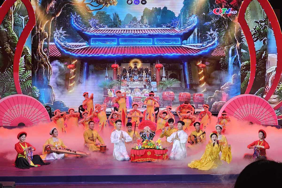 Tiet muc hat Chau van Co doi thuong ngan. Anh: Doan Hung