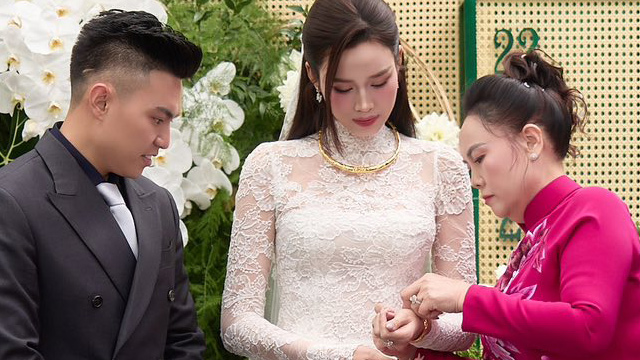 미스 Do Thi Ha의 결혼식