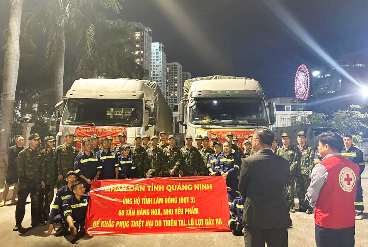 Quang Ninh organizes trips carrying more than 60 tons of goods to support Lam Dong province (evening of November 24. Photo: Doan Hung