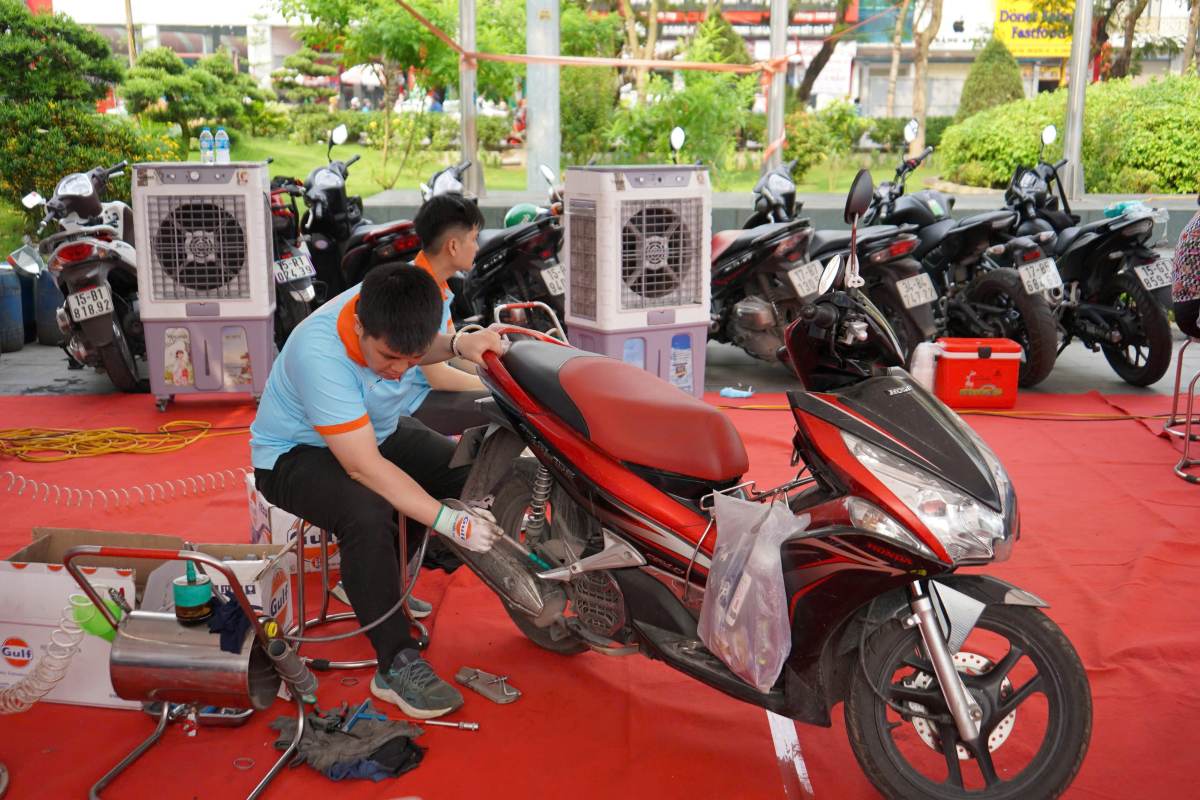 La Federacion Laboral de la ciudad de Hai Phong tiene previsto reemplazar motocicletas de forma gratuita para 6.600 miembros del sindicato y trabajadores. Foto: Mai Dung