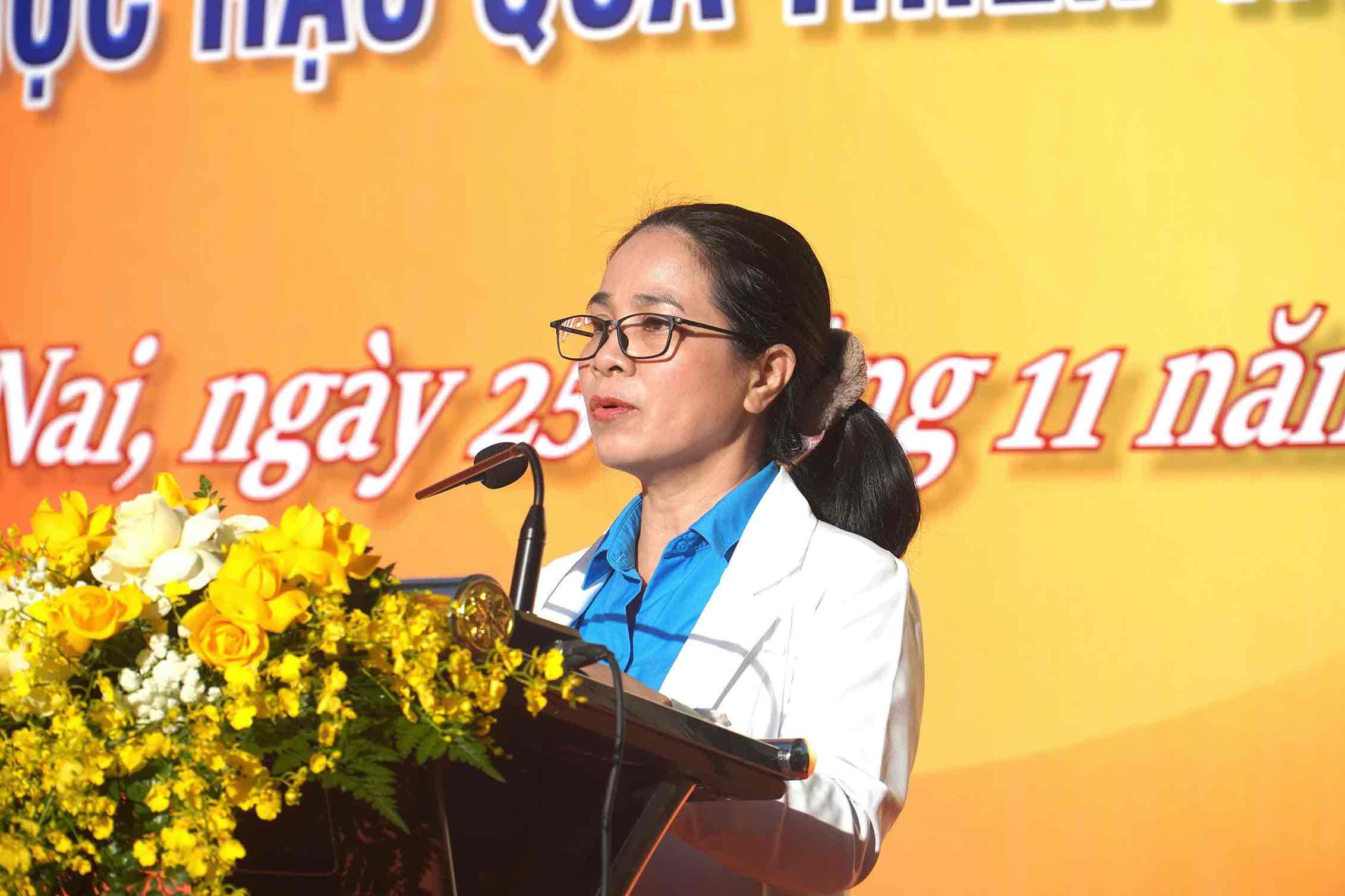 Ba Do Thi Nguyen - Giam doc So Y te tinh Dong Nai phat bieu tai buoi le ra quan. Anh: HAC
