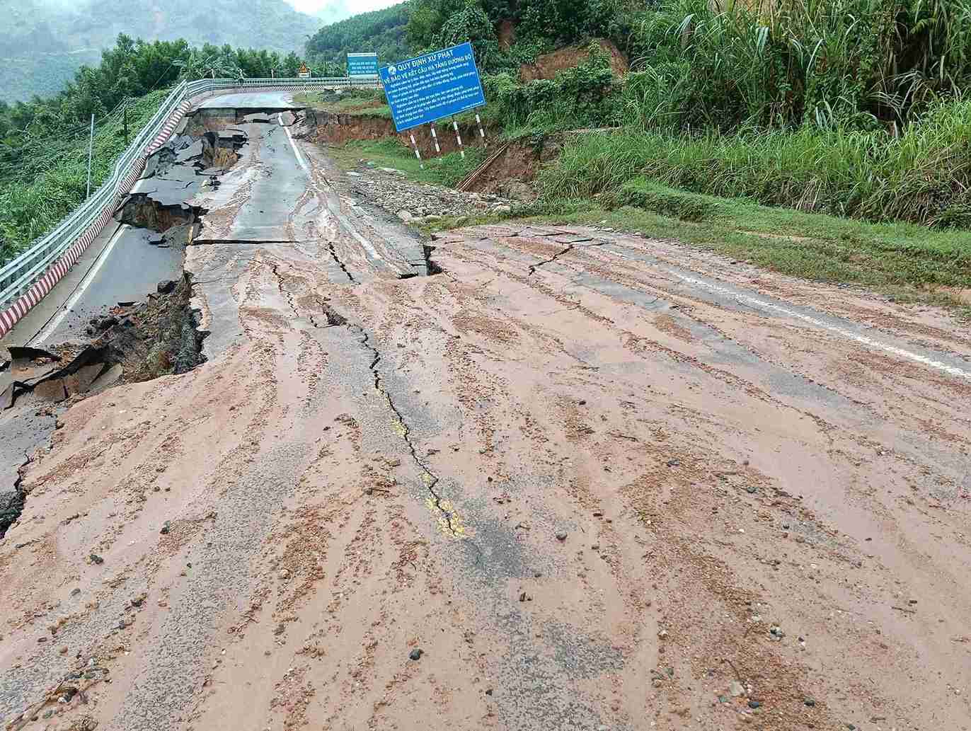 Khanh Hoa is responding to a low pressure that is forecast to become a storm. Photo: Huu Long