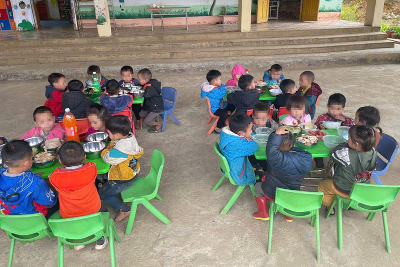 Bữa ăn của học sinh trường mầm non. Ảnh: Trường mầm non Tả Thàng