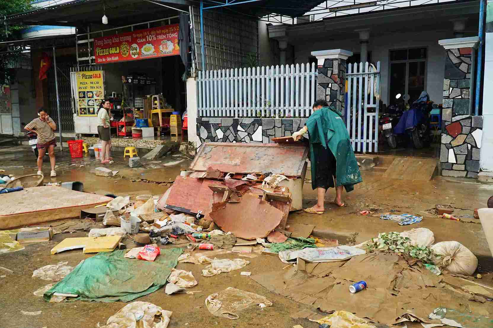 Nhung hinh anh tan hoang sau mua bao tai khu vuc Dien Khanh. Anh: Huu Long
