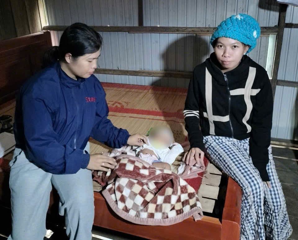 これまで、ダクラク省ブオンドンコミューンの女性たちは、生殖に関する健康管理を受け、幼い子供たちの栄養を確保しています。写真:バオラム