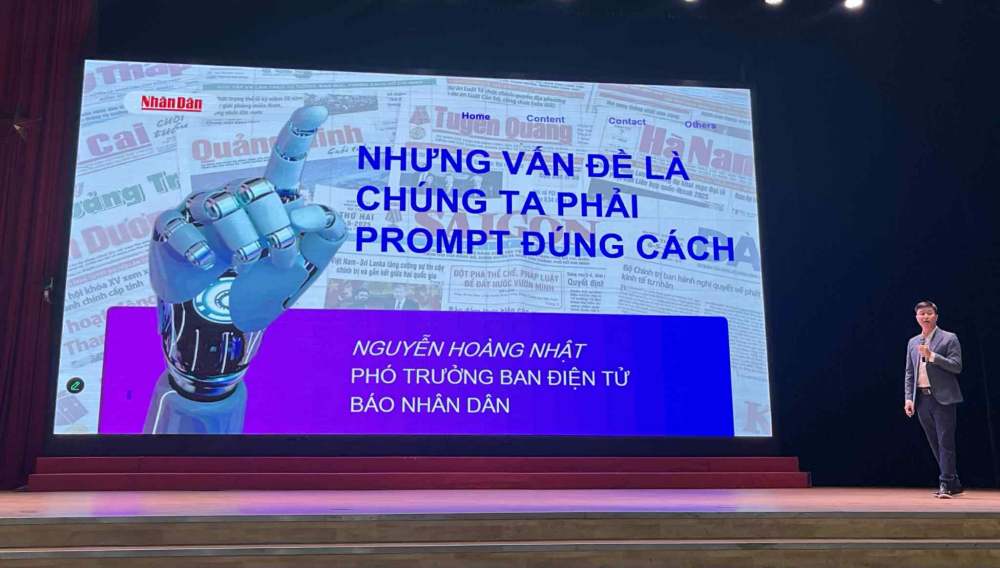 Ong Nguyen Hoang Nhat – Pho Truong ban Dien tu Bao Nhan Dan da chia se chuyen de “Tri tue nhan tao (AI) cho nha bao“. Anh: Chi Long