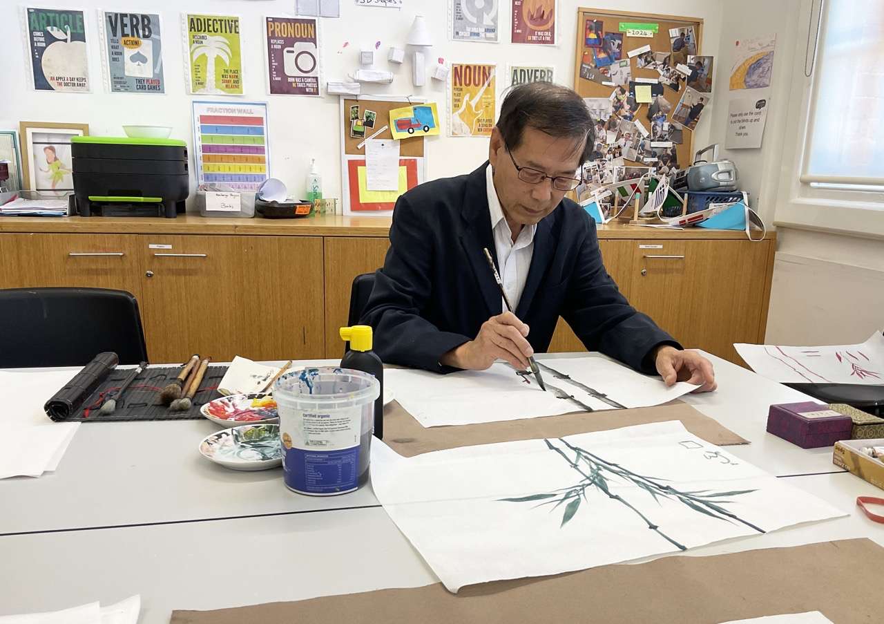 화가 Tram Kim Hoa. 사진: 조직위원회.