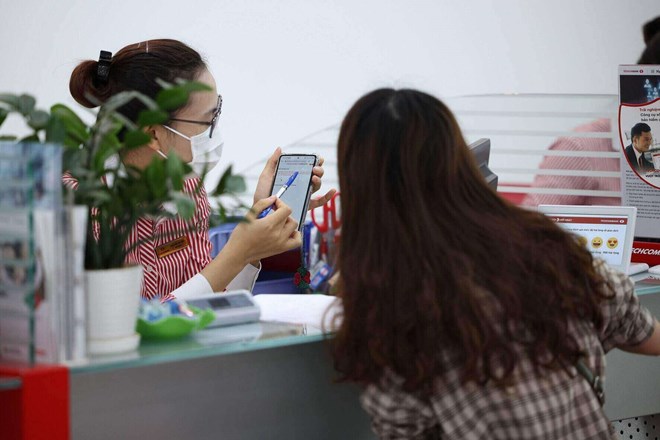 Hơn 1 tháng nữa, có 3 trường hợp bị ngân hàng ngưng toàn bộ giao dịch