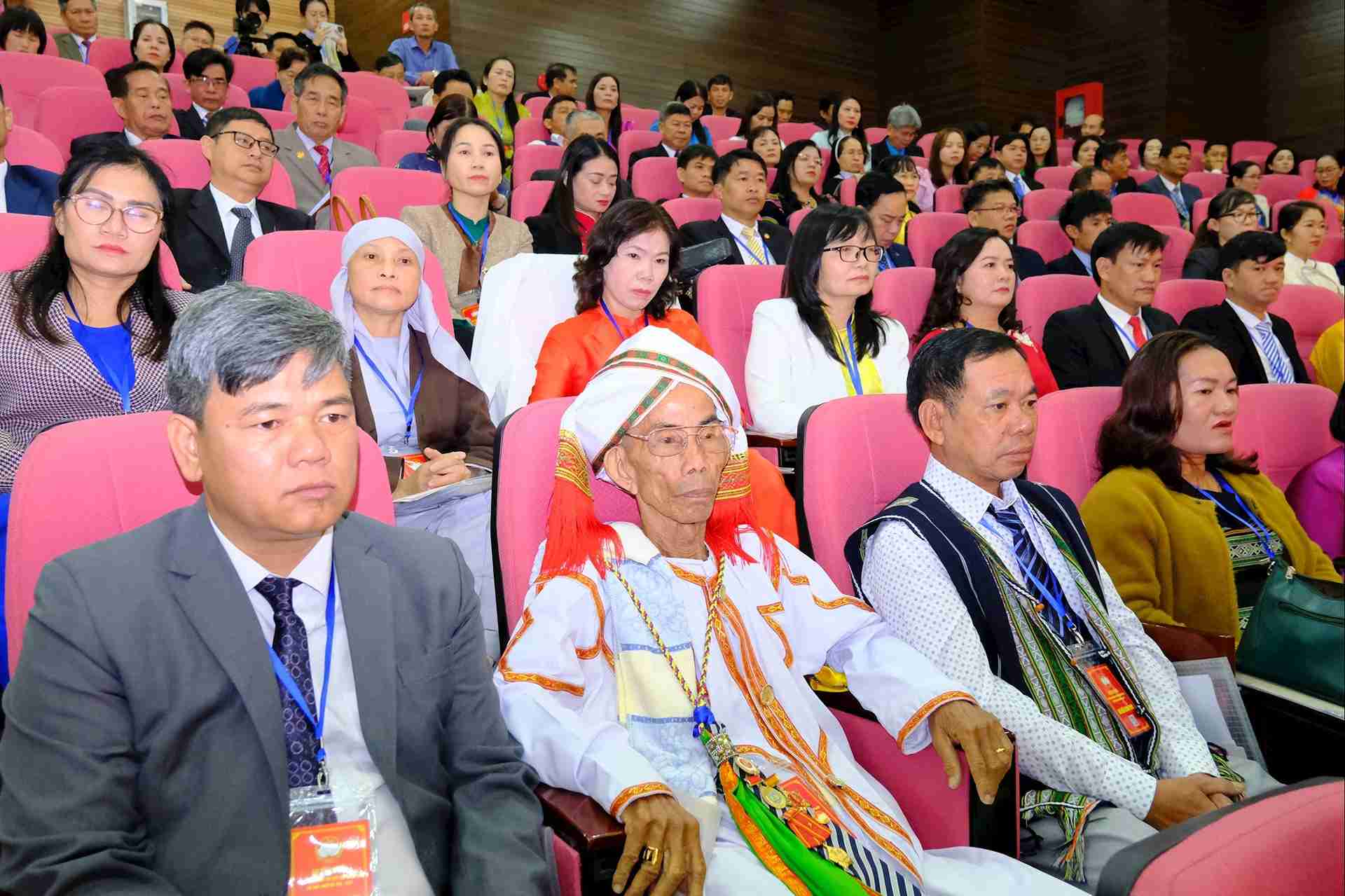 Cac dai bieu dai dien cho cac tang lop nhan dan, dan toc, ton giao du Dai hoi. Anh: Phuc Khanh