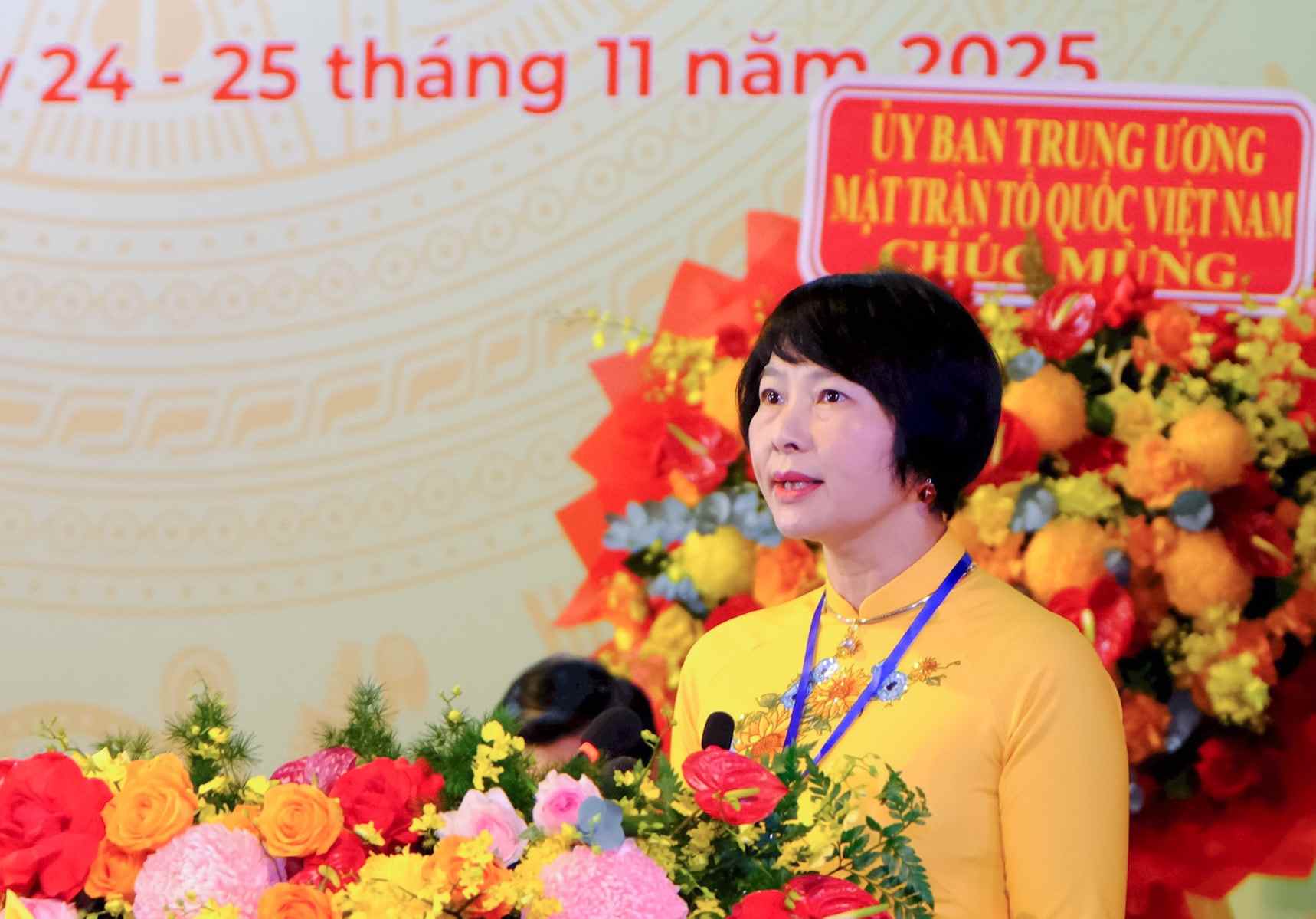 Ba Pham Thi Phuc, Pho Bi thu Tinh uy, Chu tich Uy ban MTTQ Viet Nam tinh Lam Dong phat bieu khai mac Dai hoi. Anh: Phuc Khanh