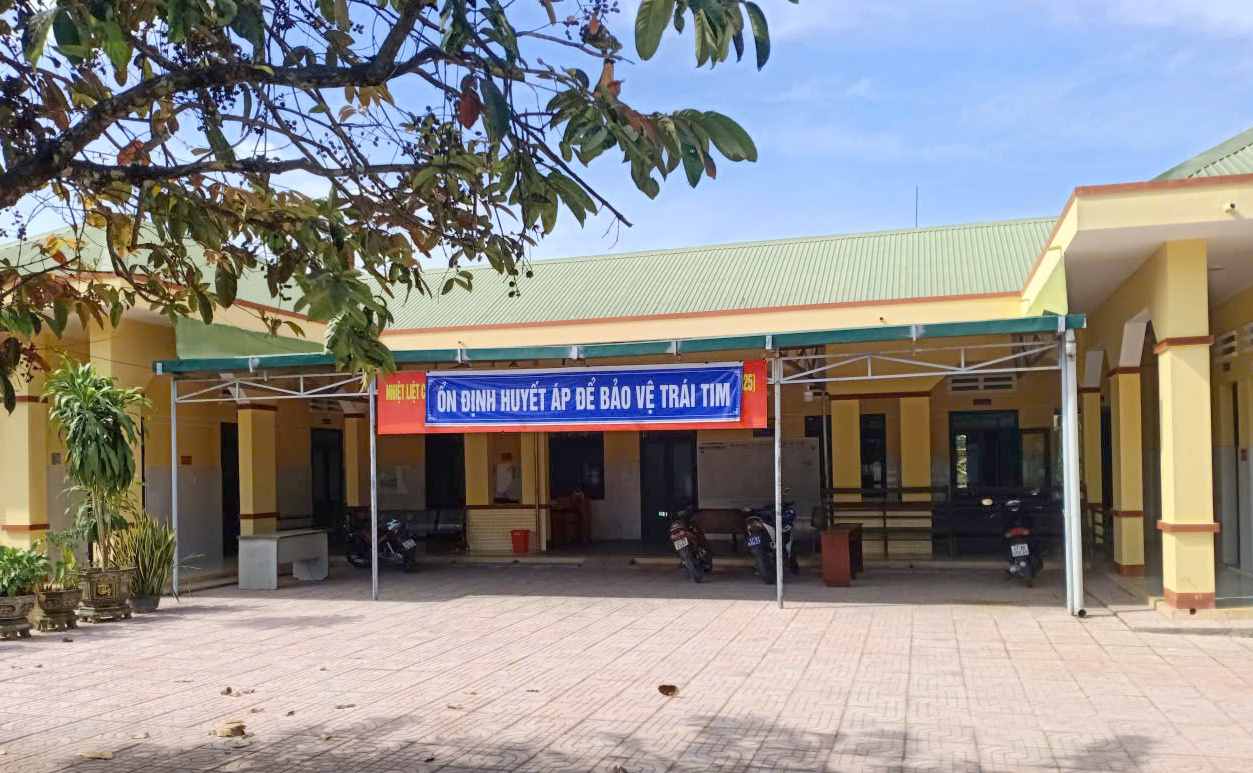 Tram Y te xa dia chi kham chua benh tin cay cho nguoi dan dia phuong. Anh: Bao Lam