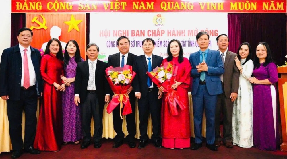 꽝찌성 질병통제센터 노동조합은 2025-2030 임기 집행위원회 회의를 개최했습니다. 사진: 꽝찌 노동조합