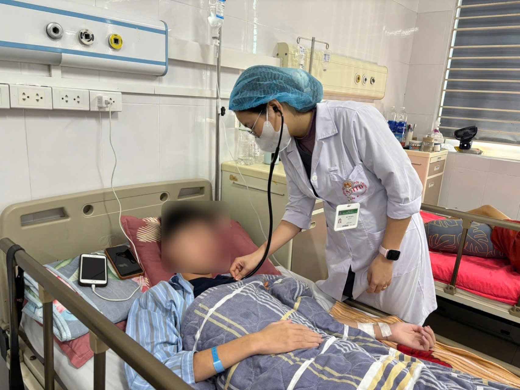 The young man suffered from severe yellow spot congestion after being bitten by a pig. Photo: Thanh Dang