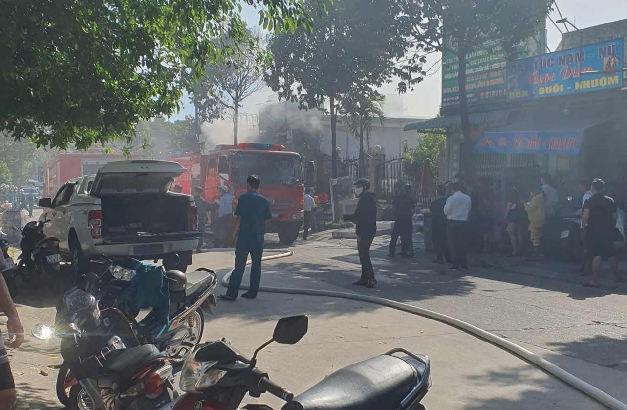 Vu chay khong gay thuong vong ve nguoi, nguyen nhan dang duoc dieu tra lam ro. Anh: Ban doc cung cap