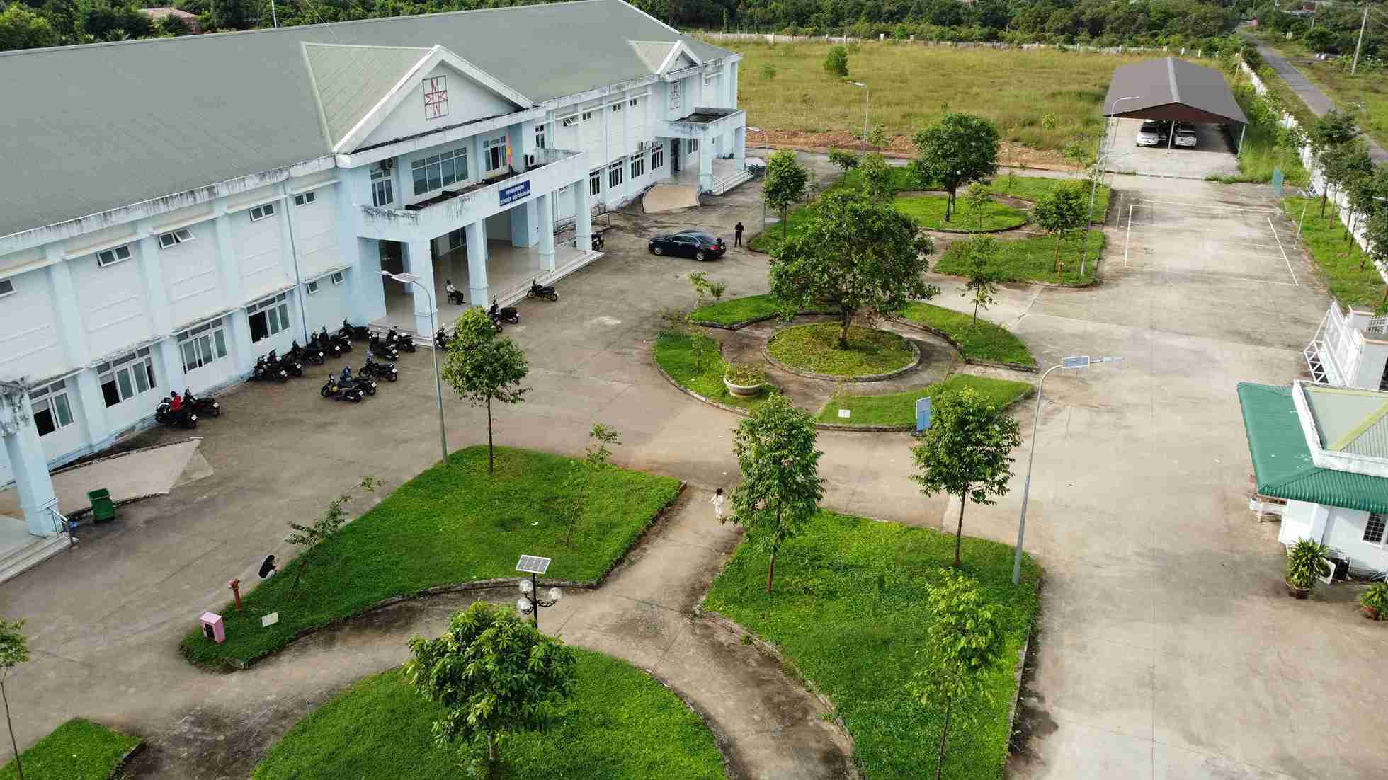 Trung tam Y te Buon Don (don vi tuyen tren) sang sang ho tro cho xa Buon Don ve nhan luc va nguon luc khi co so can. Anh: Bao Lam