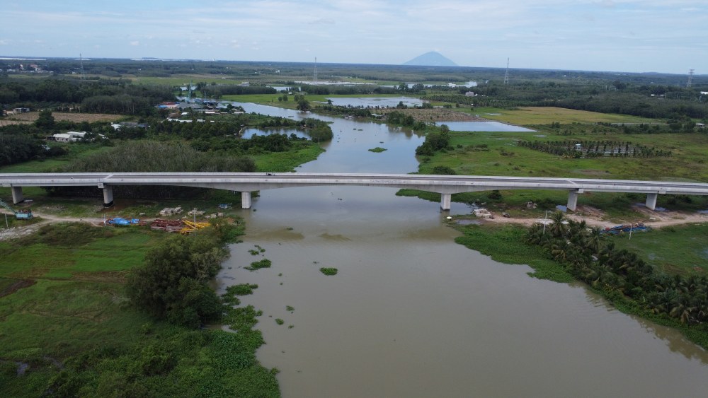 Cau vuot song Sai Gon dai 600m da duoc xay dung xong. Anh: Dinh Trong